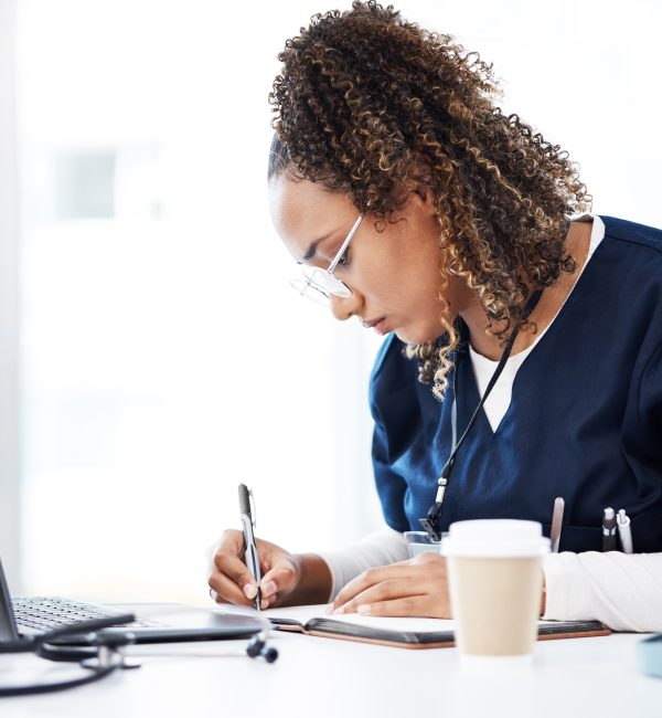 medical-student-thinking-or-writing-books-in-hosp-2026-03-25-02-21-23-utc